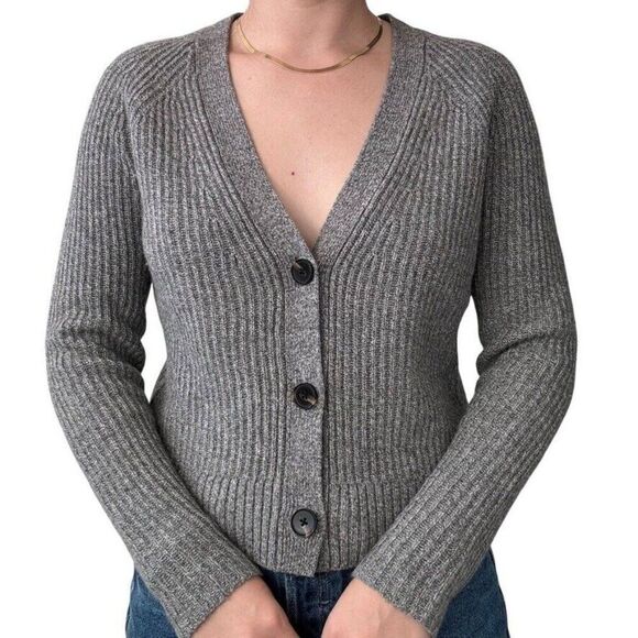 Ann Taylor NWOT Gray Ribbed 100% Cashmere Thick V Neck Cropped Cardigan Sz M - Picture 3 of 6